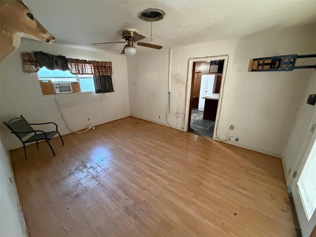 2121 Elton Road Haltom City, TX 76117 - Photo 3 of 22 Gallery Image 3