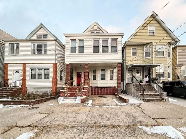 $2,200 | 186 Avenue C, Unit 1, Bayonne, NJ 07002