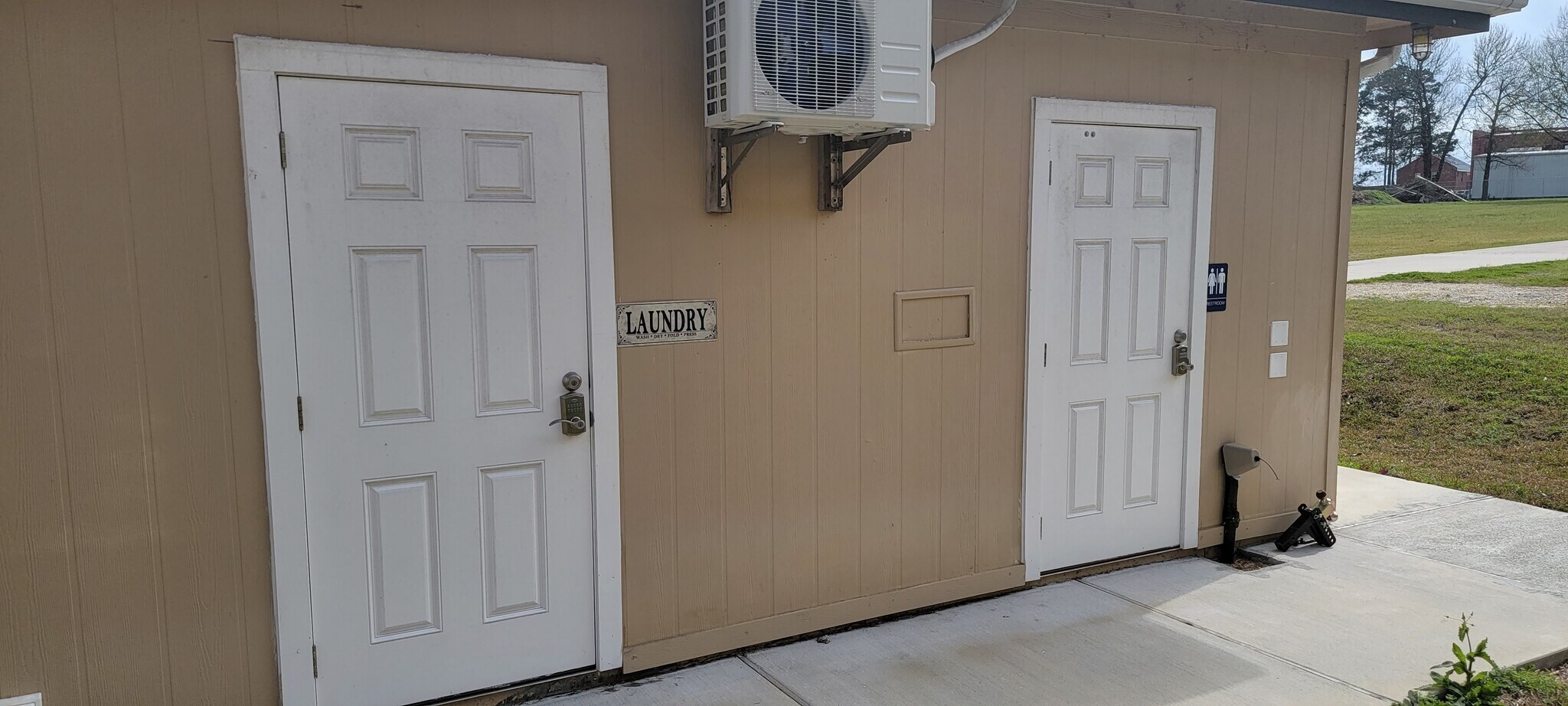 844 Beach Walk Boulevard Conroe, TX 77304 - Photo 20 of 20 a view of a livingroom with a hallway