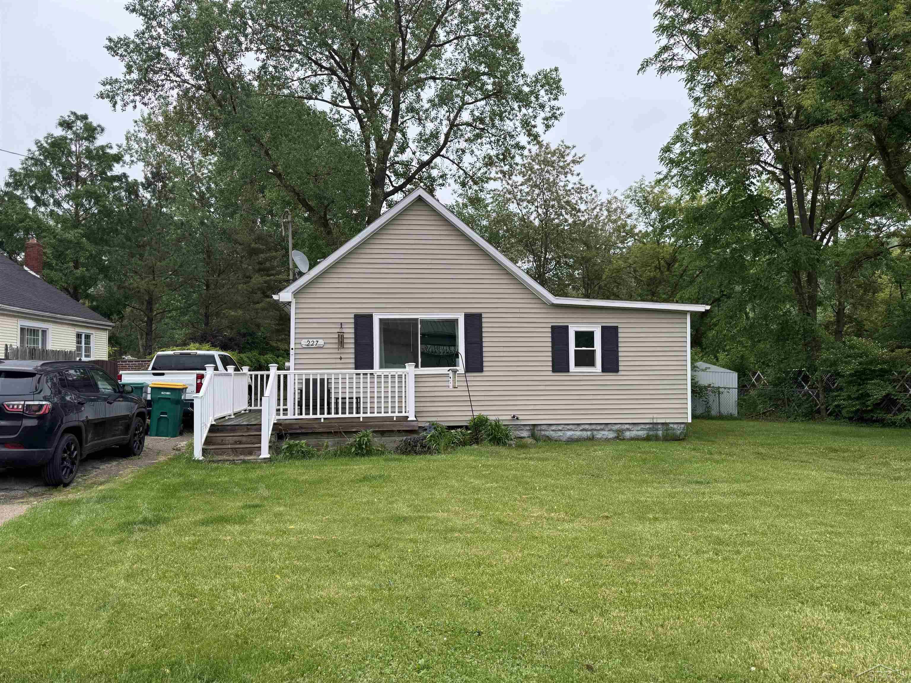 227 South McKinley Road Flushing, MI 48433 - Photo 2 of 17
