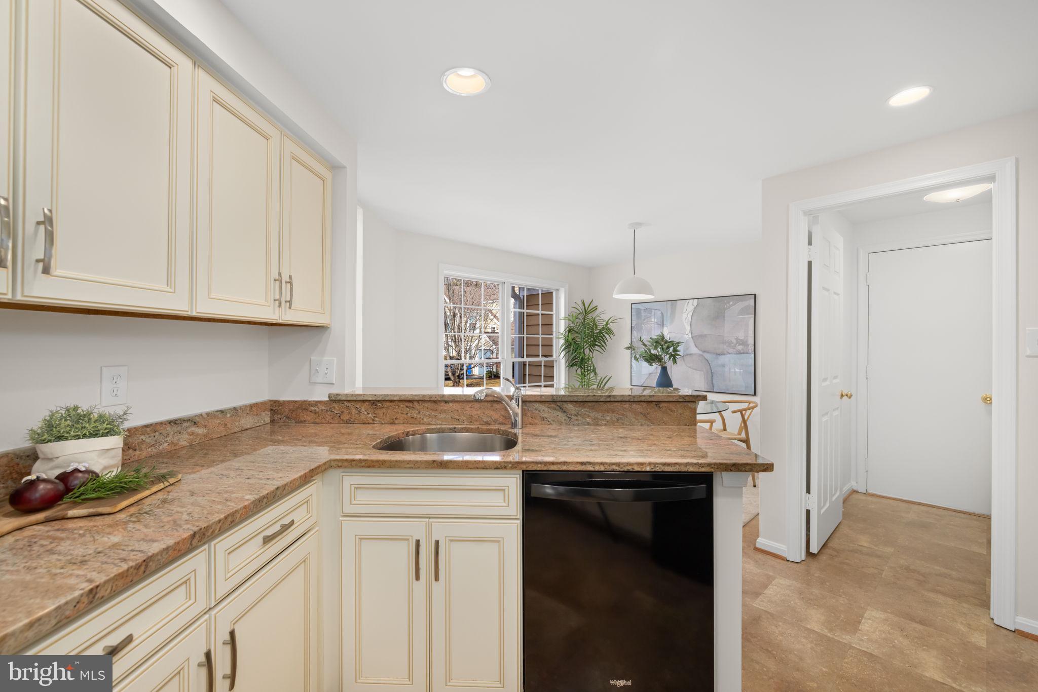 1509 Deer Point Way Reston, VA 20194 - Photo 11 of 50 Granite Countertps