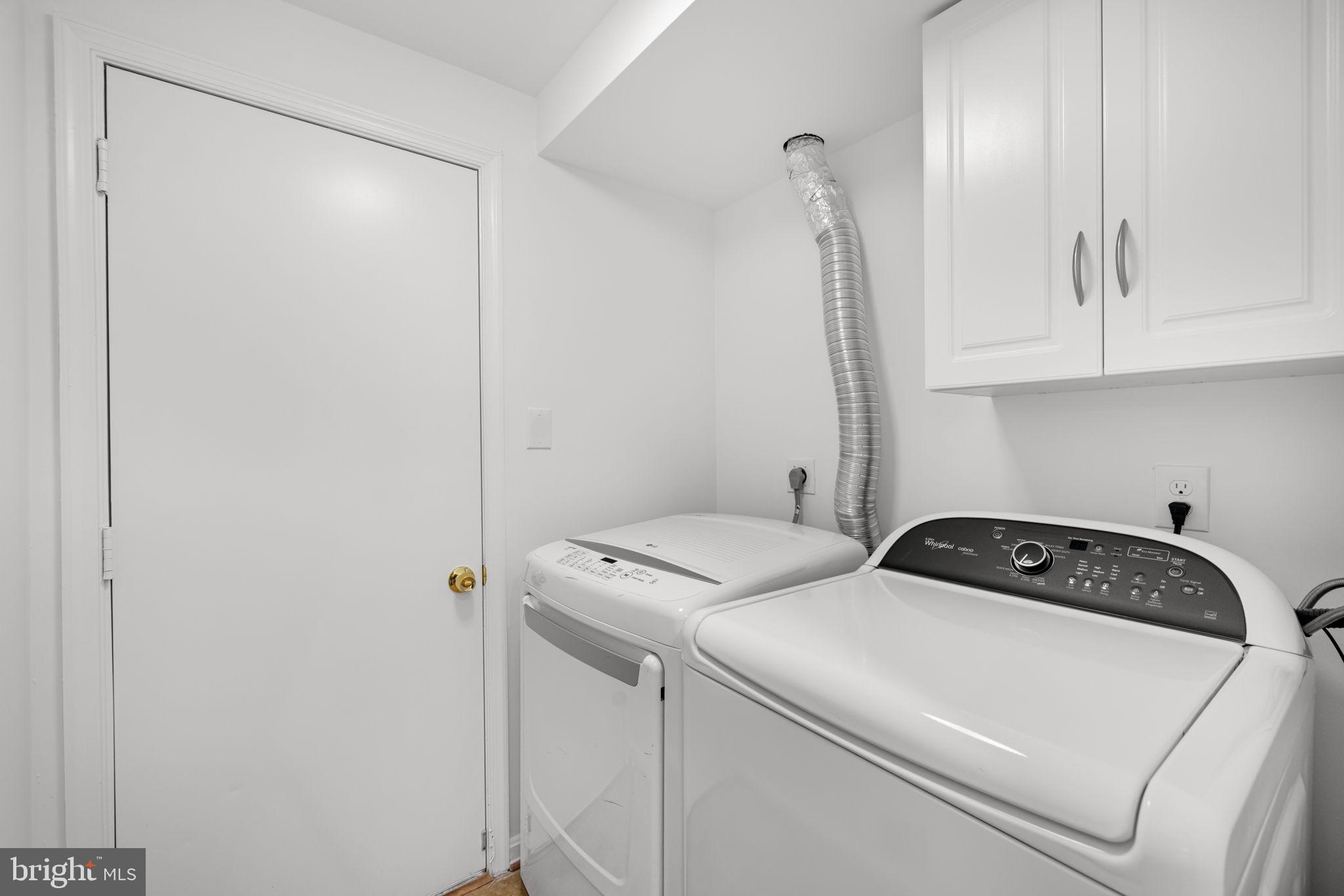 1509 Deer Point Way Reston, VA 20194 - Photo 16 of 50 Laundry Room / Mud Room