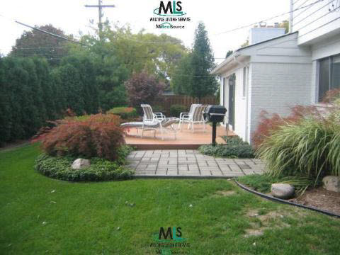 655 South Rosedale Court Grosse Pointe, MI 48236 - Photo 8 of 9 756477-7.JPG