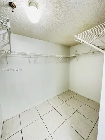 $2,950 | 1621 Collins Avenue, Unit 706, Miami Beach, FL 33139