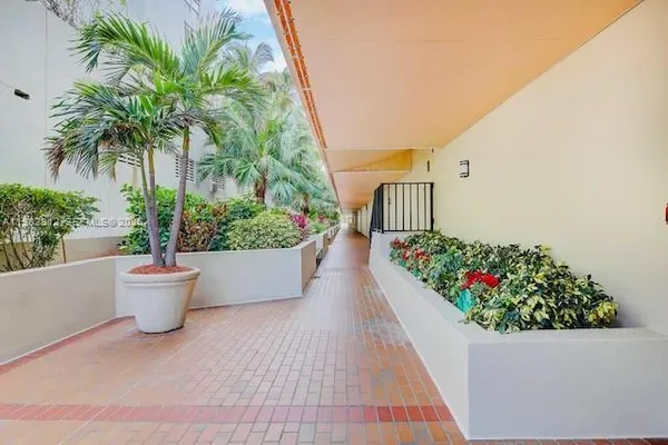 $2,950 | 1621 Collins Avenue, Unit 706, Miami Beach, FL 33139