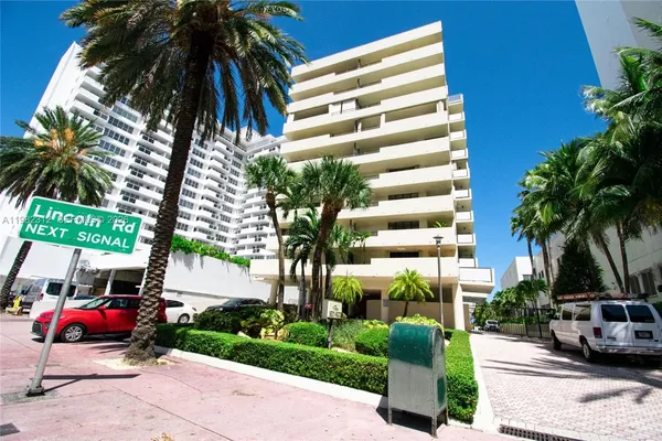 $2,950 | 1621 Collins Avenue, Unit 706, Miami Beach, FL 33139