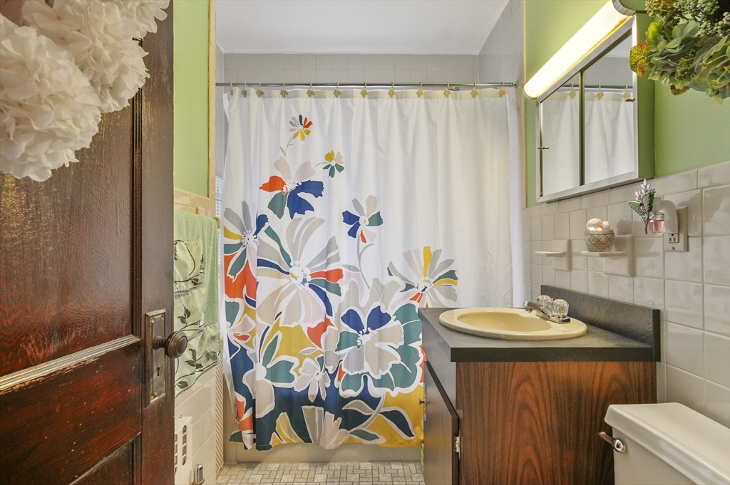 33 Woodleigh Road Watertown, MA 02472 - Photo 13 of 30 Gallery Image 13