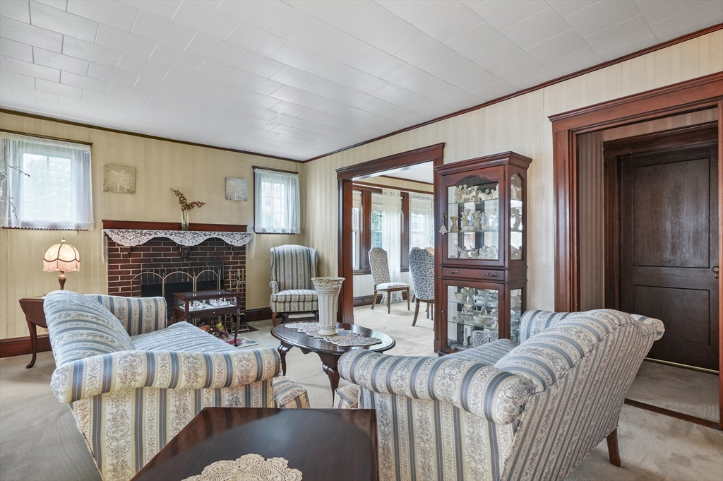 33 Woodleigh Road Watertown, MA 02472 - Photo 3 of 30 Gallery Image 3