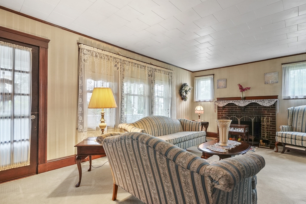 33 Woodleigh Road Watertown, MA 02472 - Photo 4 of 30 Gallery Image 4