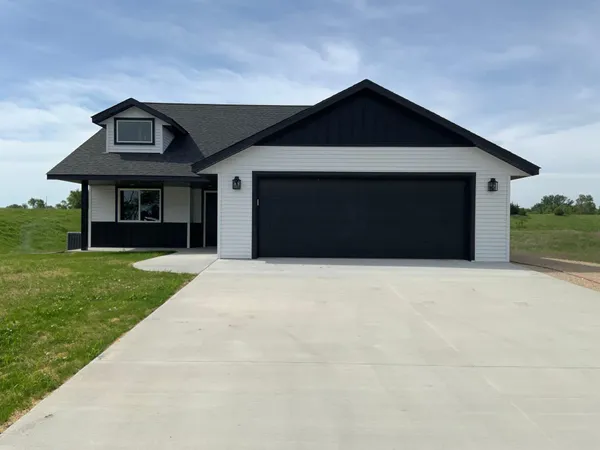 $511,675 | 7 Cottonwood Lake Drive, Windom, MN 56101