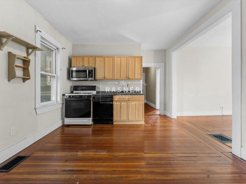 31 Moore Street, Unit 31 Somerville, MA 02144 - Photo 7 of 25