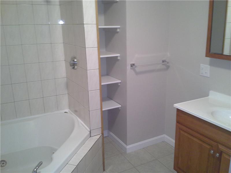 77 Inman Avenue Warwick, RI 02886 - Photo 12 of 15 Bathroom.