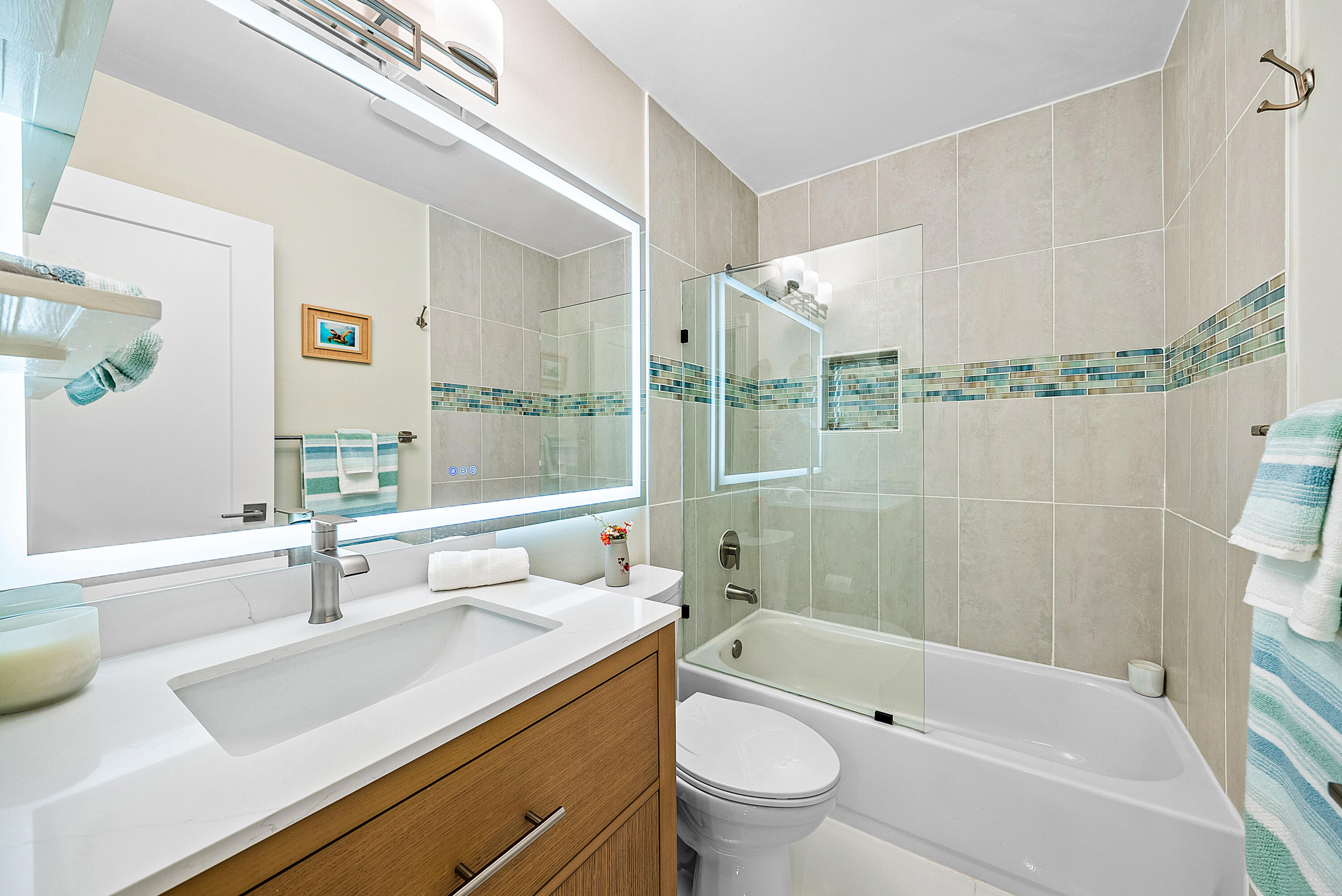 2016 Southwest 29th Court, Unit 5B1 Delray Beach, FL 33445 - Photo 25 of 43 New Guest Bath