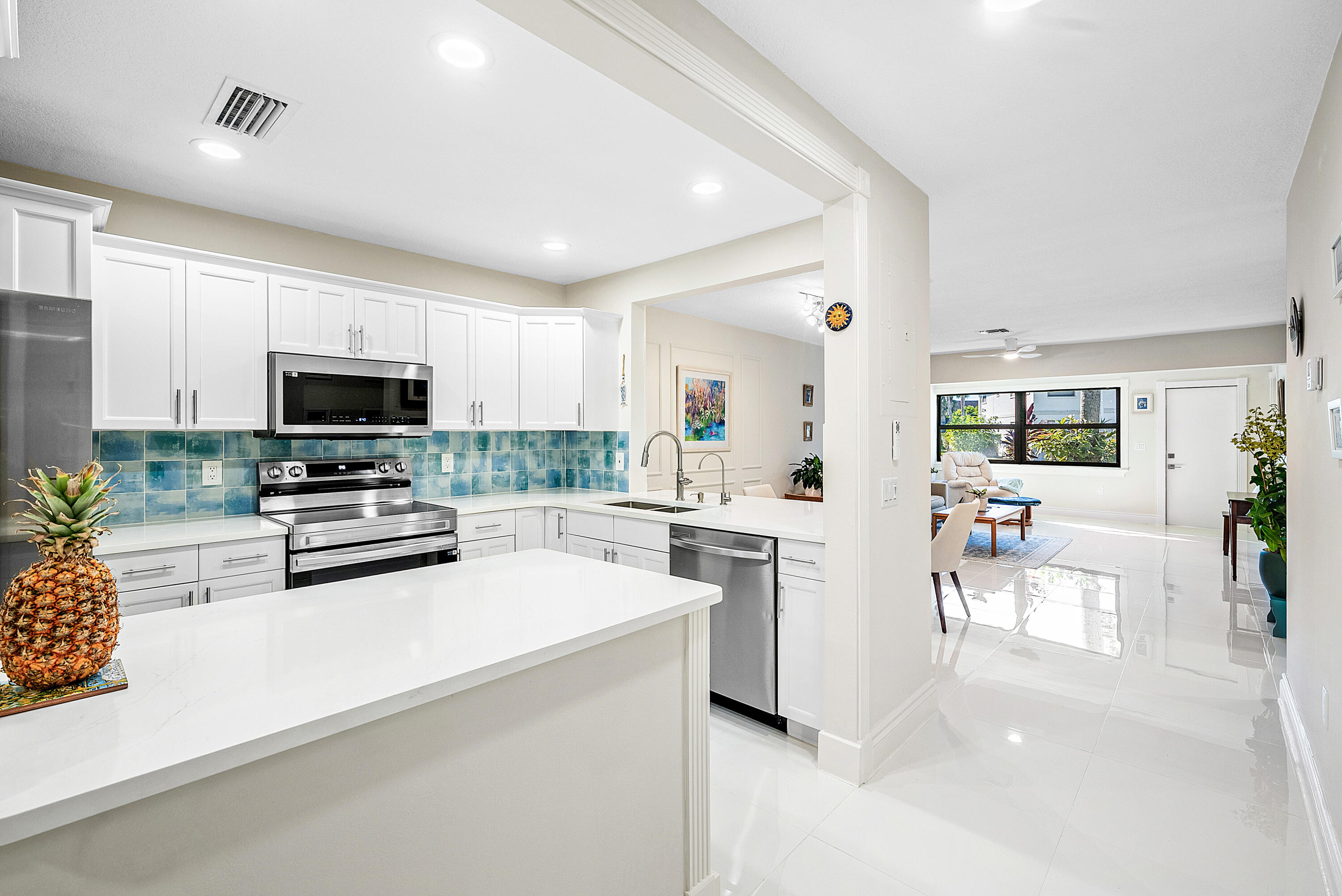 2016 Southwest 29th Court, Unit 5B1 Delray Beach, FL 33445 - Photo 10 of 43 Island Kitchen