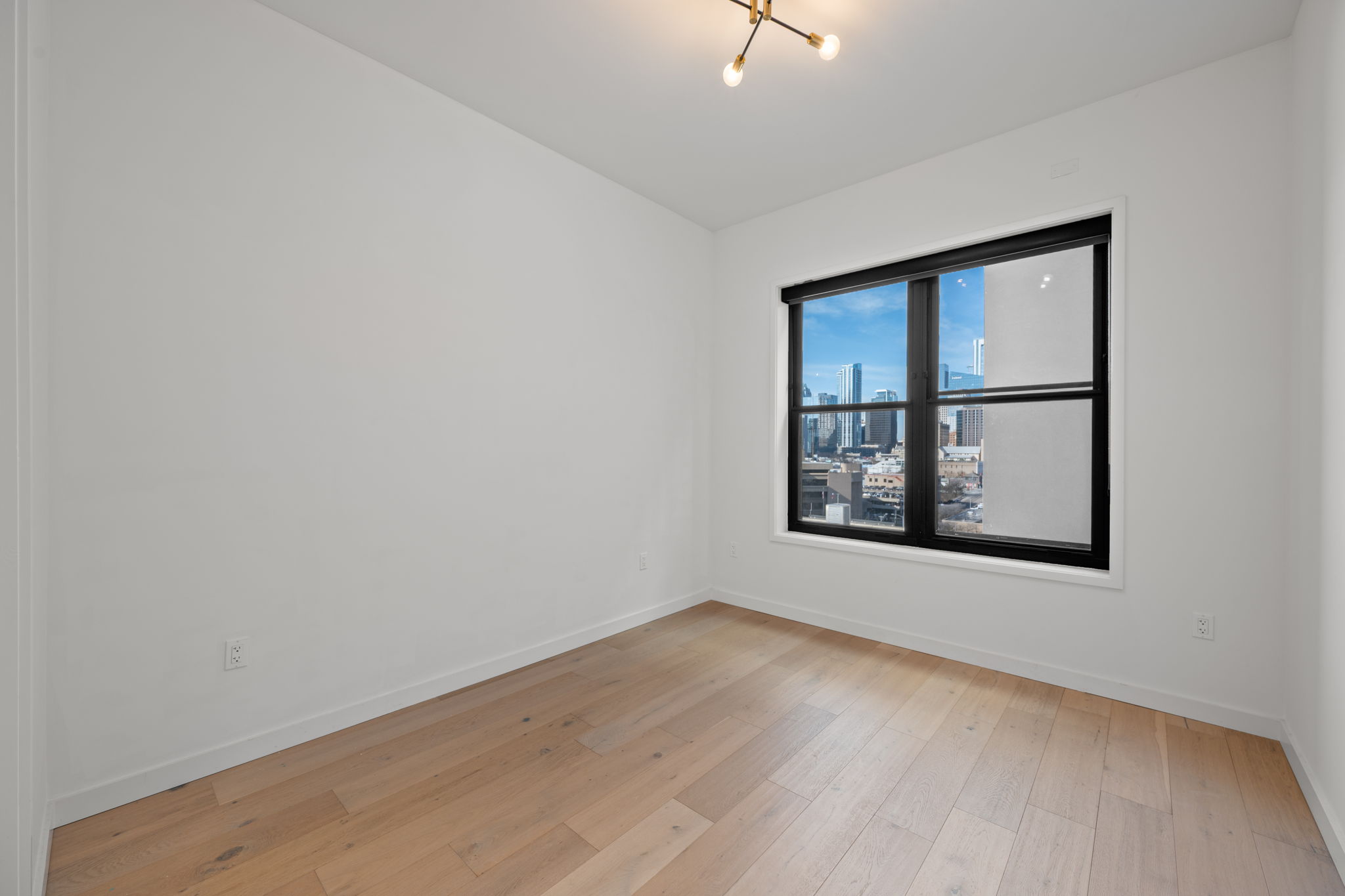 800 Embassy Drive, Unit 322 Austin, TX 78702 - Photo 13 of 31 an empty room with a window