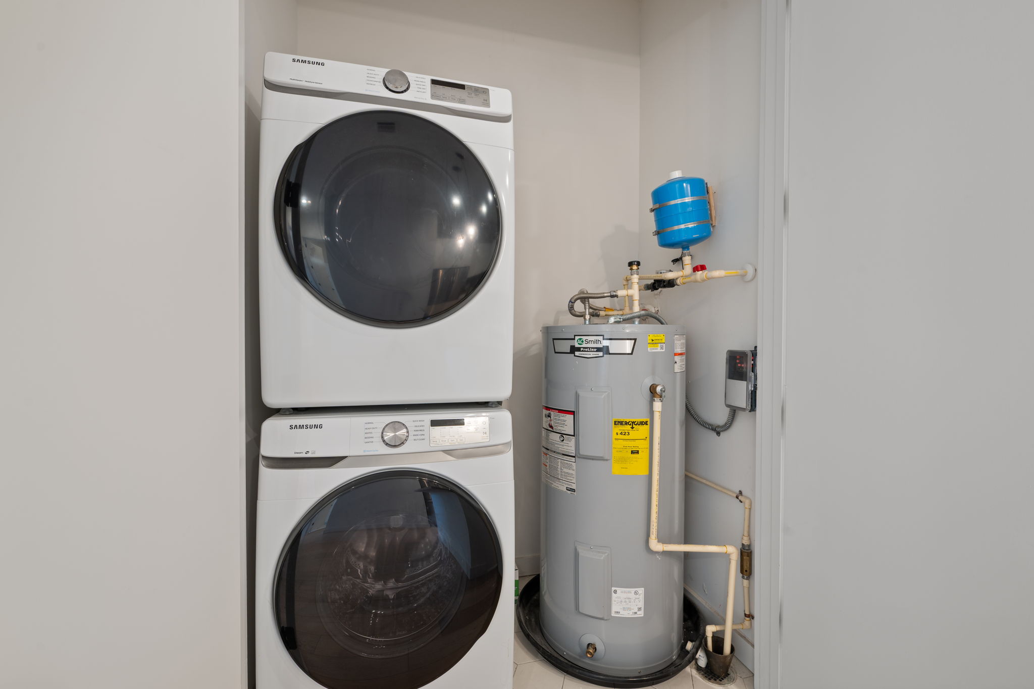 800 Embassy Drive, Unit 322 Austin, TX 78702 - Photo 19 of 31 a utility room with dryer and washer