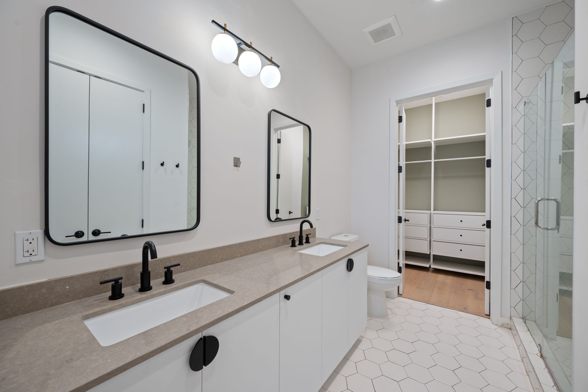 800 Embassy Drive, Unit 322 Austin, TX 78702 - Photo 10 of 31 a bathroom with double vanity sink and a mirror