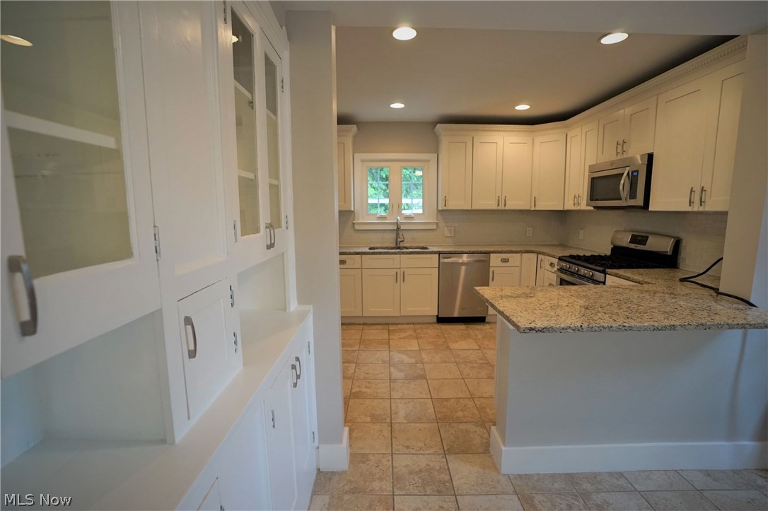 3280 Chadbourne Road Cleveland, OH 44120 - Photo 12 of 27