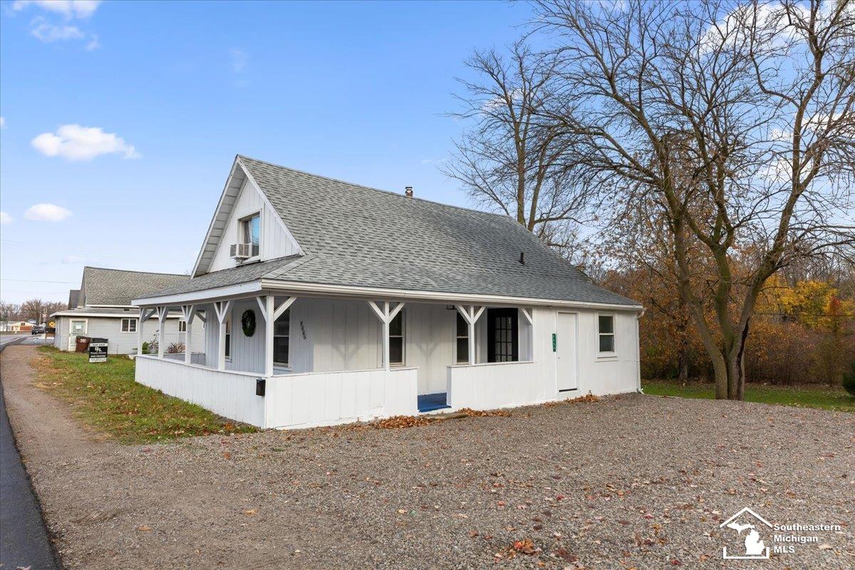 8696 Swan Creek Road Newport, MI 48166 - Photo 2 of 27 50160509-3615dcf8-1f37-462b-85c9-216bf43eaad6.JPG