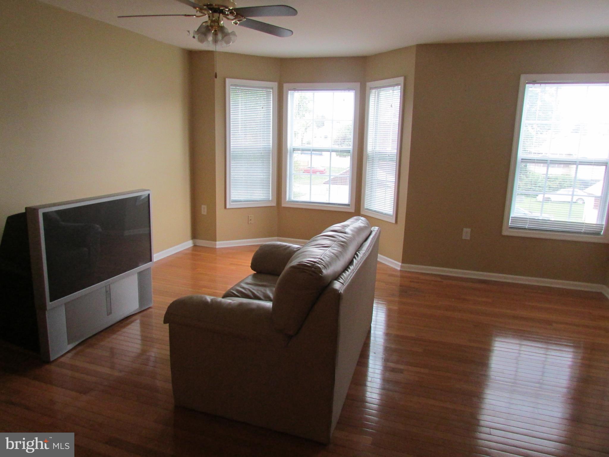 118 Lance Street Ranson, WV 25438 - Photo 3 of 22 Living Room