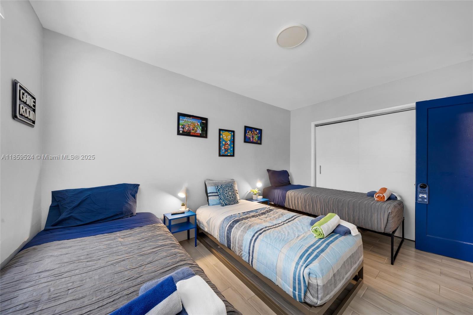 817 Southwest 12th Avenue Fort Lauderdale, FL 33315 - Photo 23 of 37 a bedroom with two beds and a couch