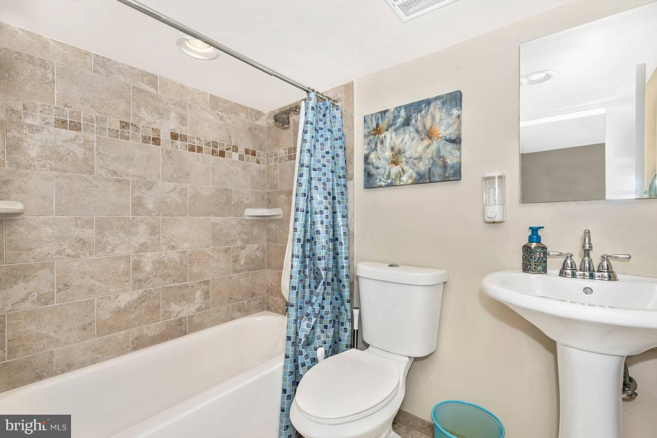 72 Kinship Road Baltimore, MD 21222 - Photo 22 of 28 Bathroom with enhanced tile work