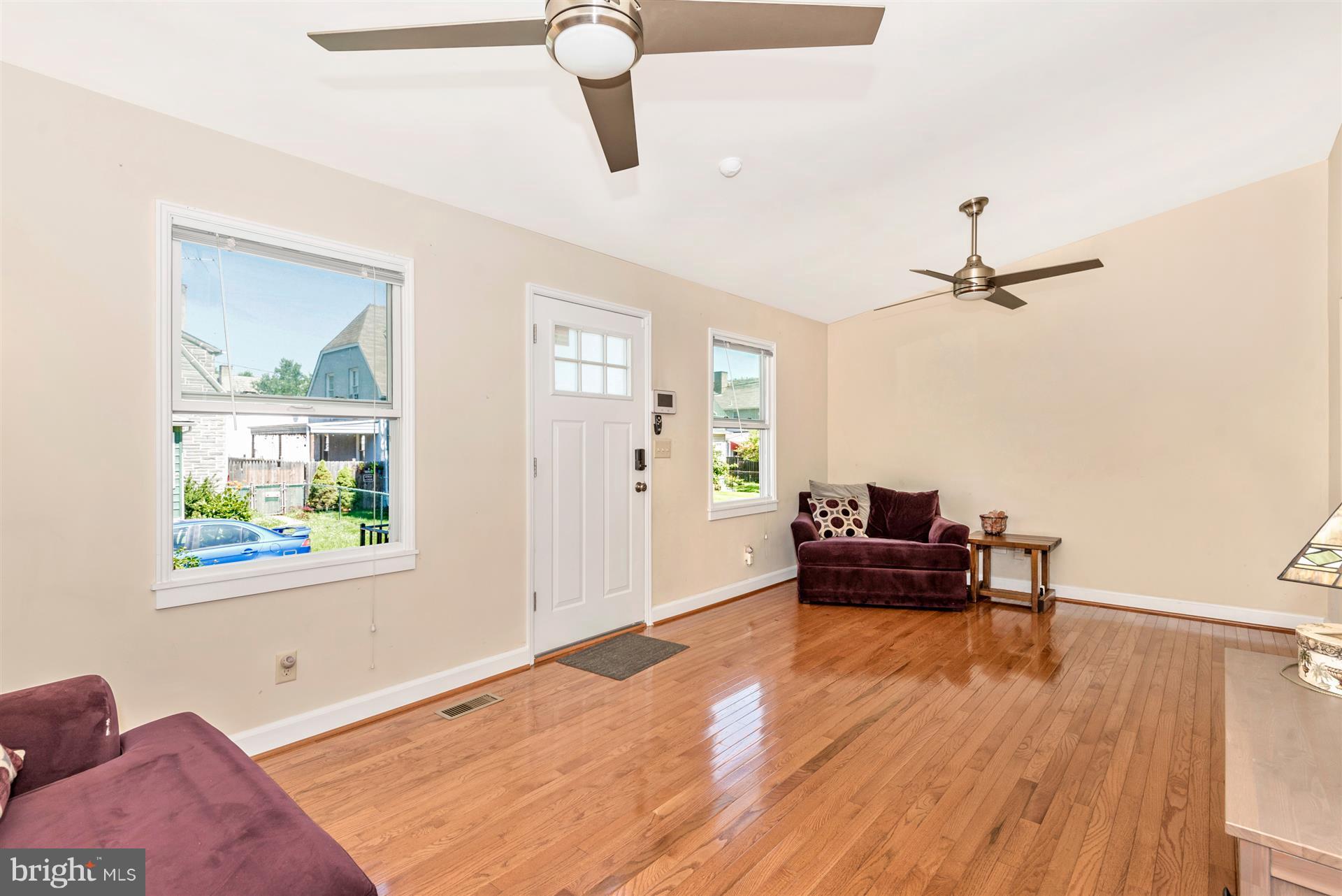 72 Kinship Road Baltimore, MD 21222 - Photo 4 of 28 Living Room