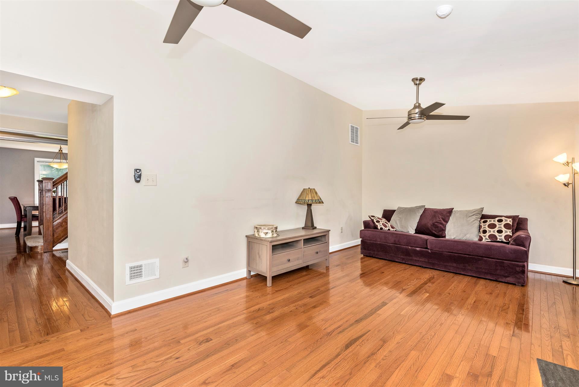 72 Kinship Road Baltimore, MD 21222 - Photo 5 of 28 Living Room