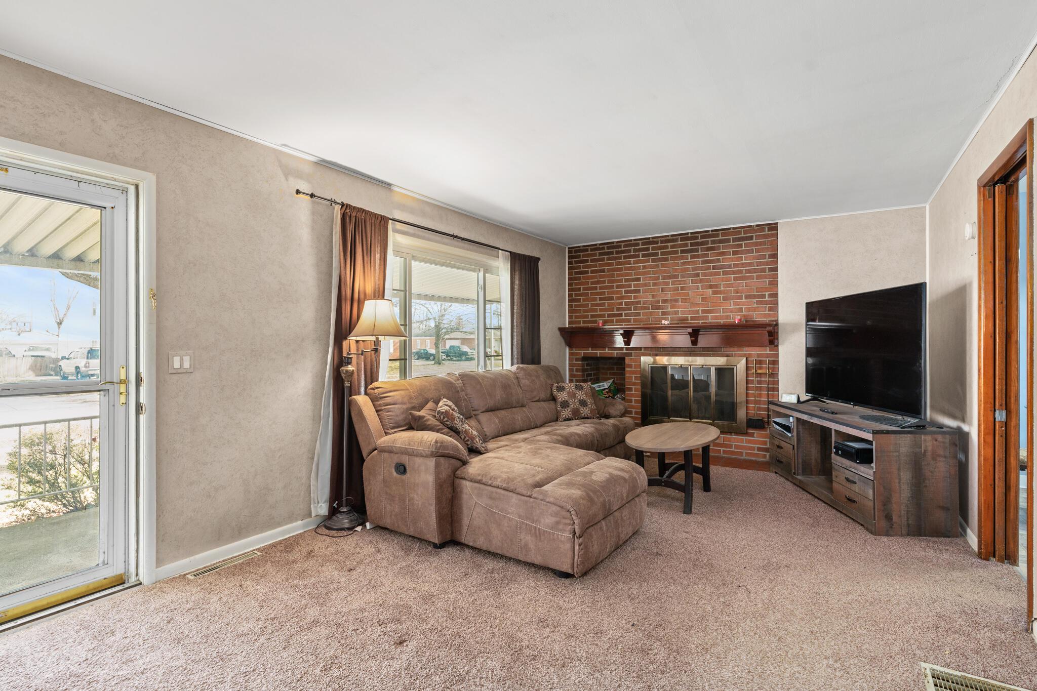 225 Darbyhurst Road Columbus, OH 43228 - Photo 9 of 31 Darbyhurst Zillow Sized-1
