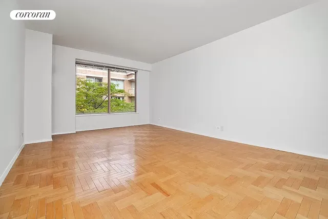 $550,000 | 205 East 68th Street, Unit T5B | Lenox Hill
