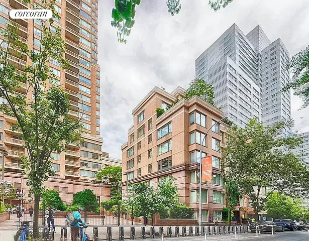 $550,000 | 205 East 68th Street, Unit T5B | Lenox Hill