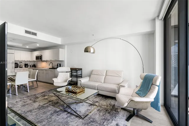 $4,300 | 55 Southwest 9th Street, Unit 1904, Miami, FL 33130