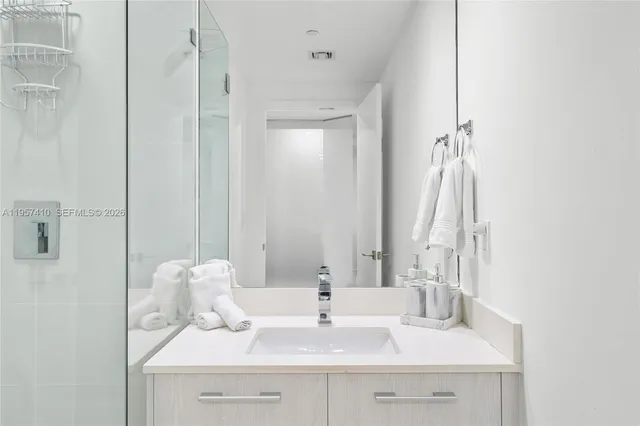 $4,300 | 55 Southwest 9th Street, Unit 1904, Miami, FL 33130