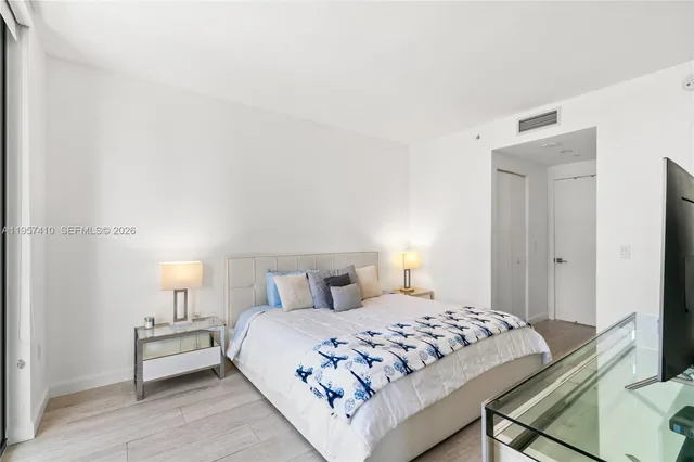 $4,300 | 55 Southwest 9th Street, Unit 1904, Miami, FL 33130