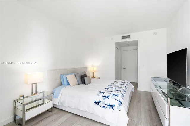 $4,300 | 55 Southwest 9th Street, Unit 1904, Miami, FL 33130