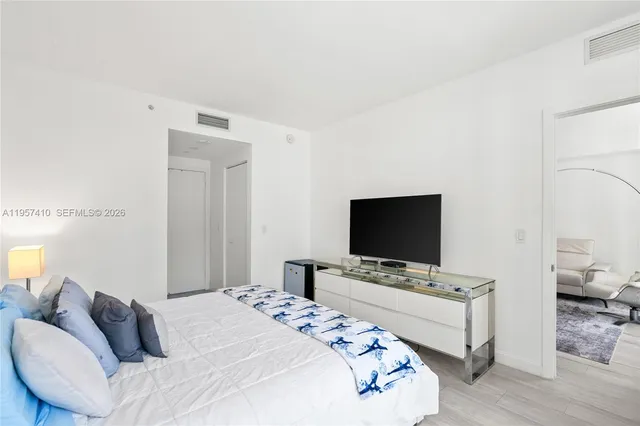 $4,300 | 55 Southwest 9th Street, Unit 1904, Miami, FL 33130