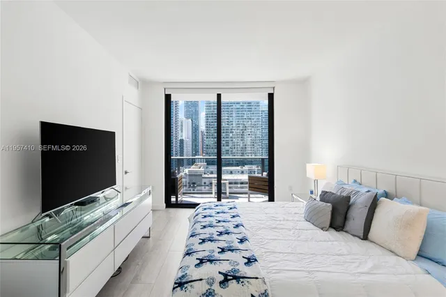 $4,300 | 55 Southwest 9th Street, Unit 1904, Miami, FL 33130