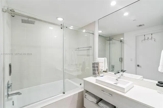 $4,300 | 55 Southwest 9th Street, Unit 1904, Miami, FL 33130