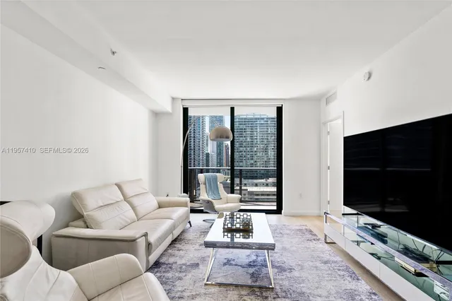 $4,300 | 55 Southwest 9th Street, Unit 1904, Miami, FL 33130