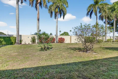 $325,000 | 5893 Sunswept Lane, Unit B, Boynton Beach, FL 33437