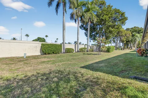 $325,000 | 5893 Sunswept Lane, Unit B, Boynton Beach, FL 33437