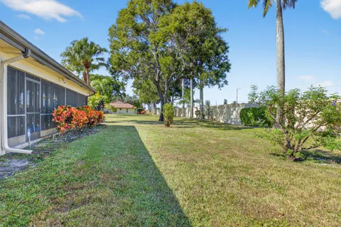 $325,000 | 5893 Sunswept Lane, Unit B, Boynton Beach, FL 33437