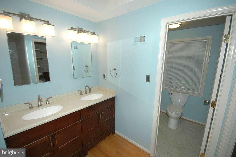 11254 Silentwood Lane Reston, VA 20191 - Photo 13 of 17 Bath (Master)