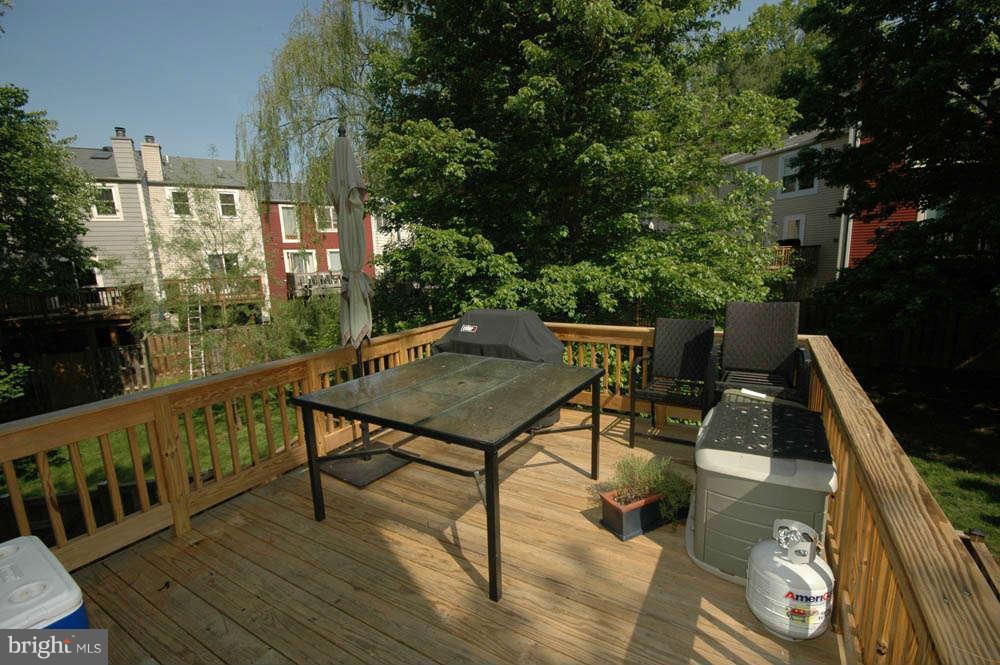 11254 Silentwood Lane Reston, VA 20191 - Photo 7 of 17 Exterior (General)