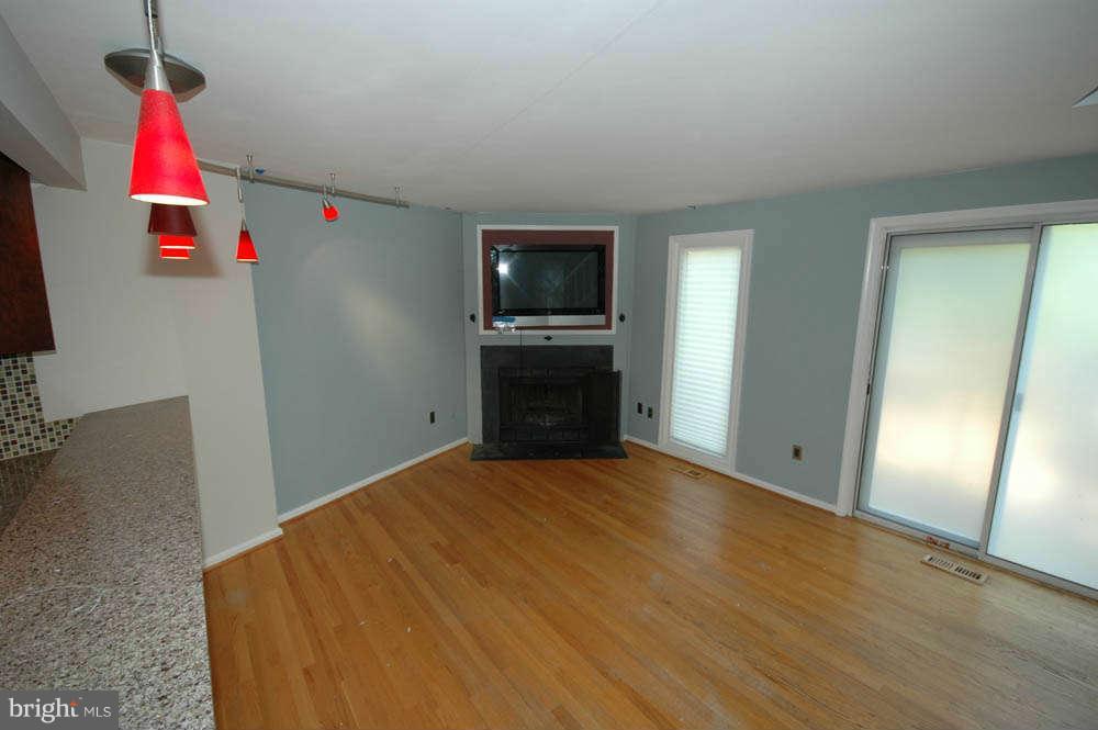 11254 Silentwood Lane Reston, VA 20191 - Photo 9 of 17 Living Room