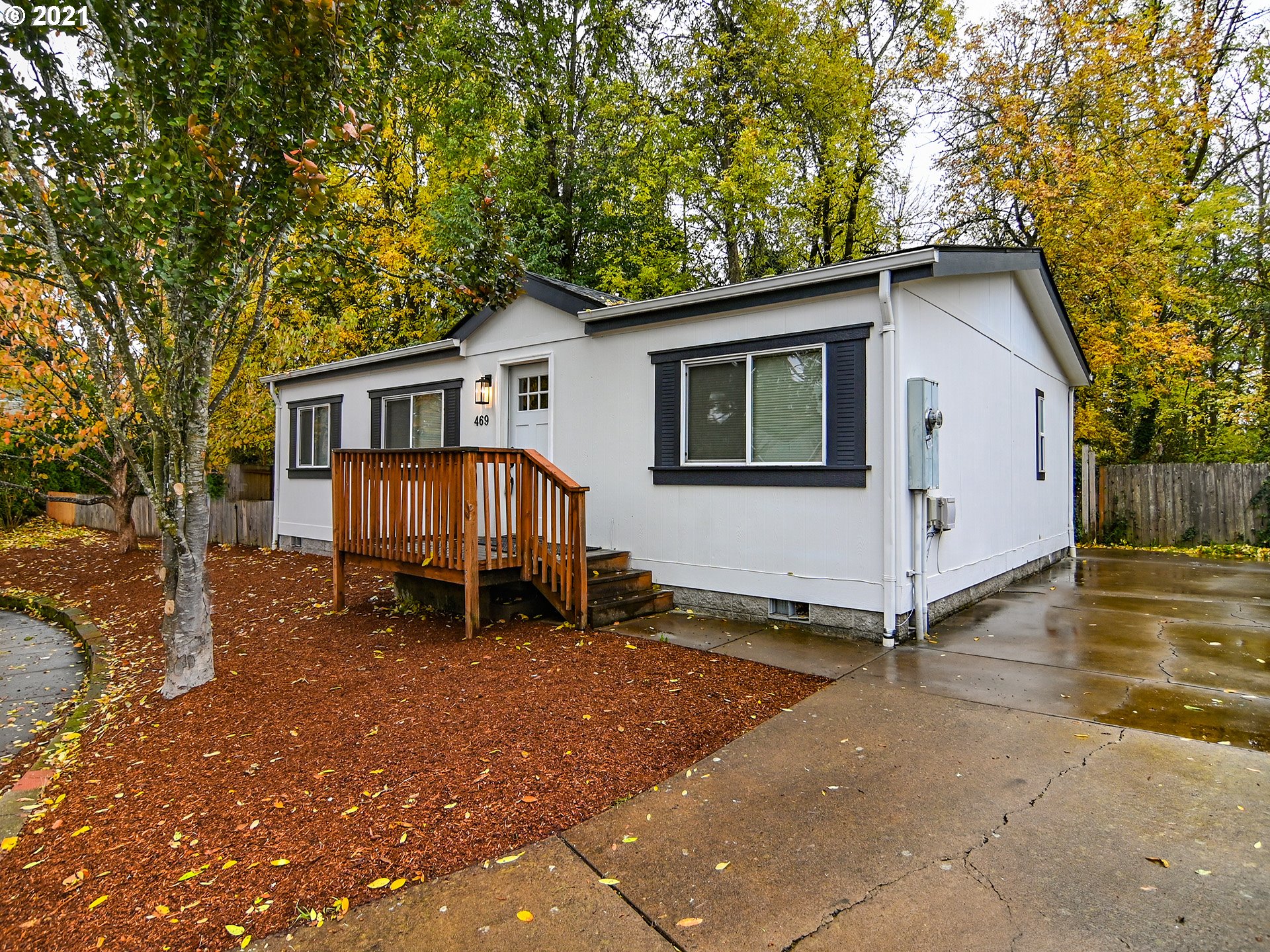 469 48th Street Springfield, OR 97478 - Photo 1 of 32 a view of a house with a yard