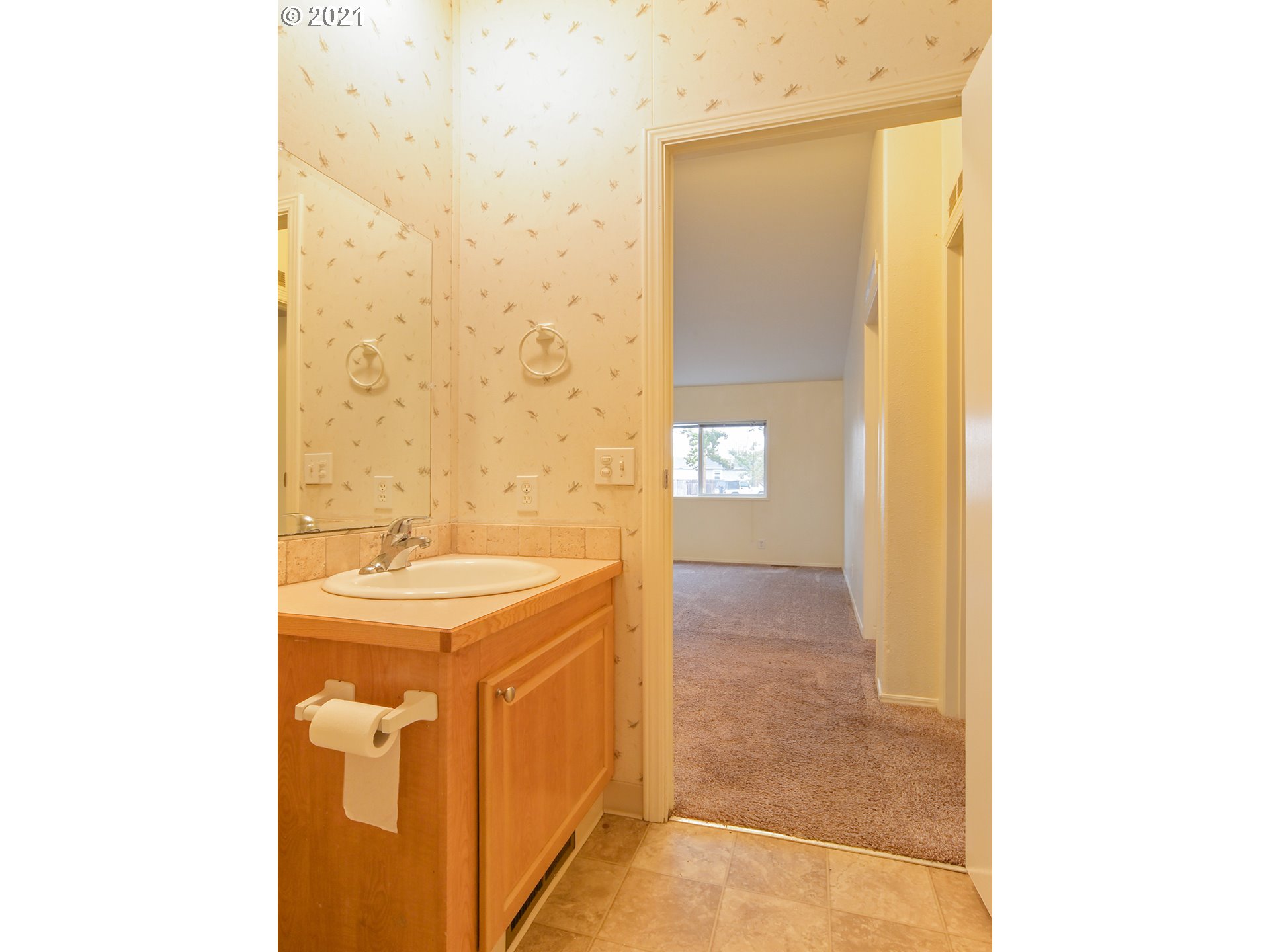 469 48th Street Springfield, OR 97478 - Photo 13 of 32 a bathroom with a sink and a mirror