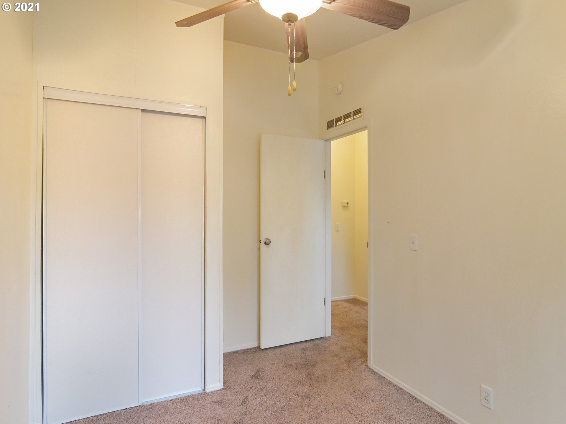 469 48th Street Springfield, OR 97478 - Photo 15 of 32 a view of an empty room