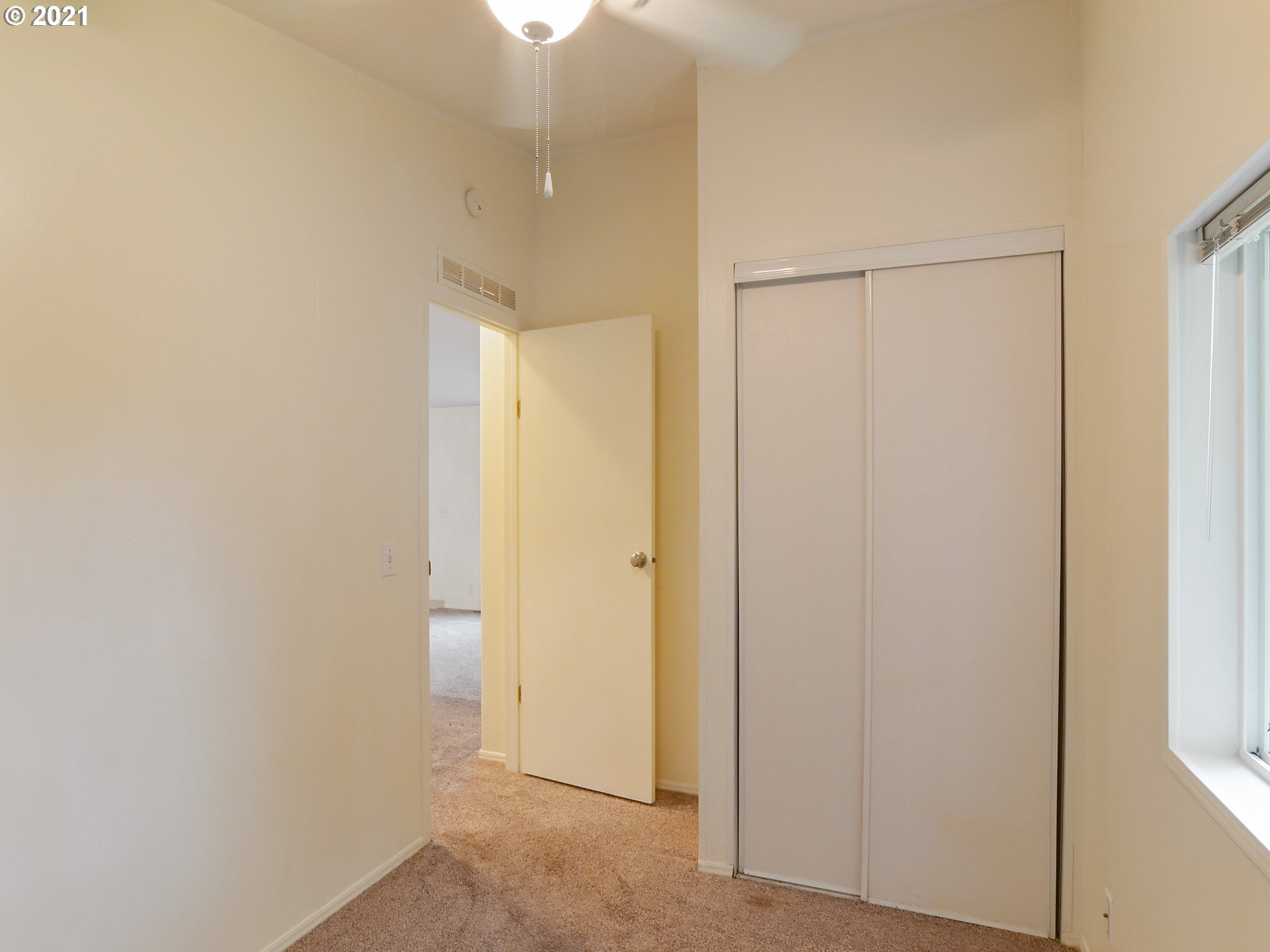469 48th Street Springfield, OR 97478 - Photo 18 of 32 a view of an empty room