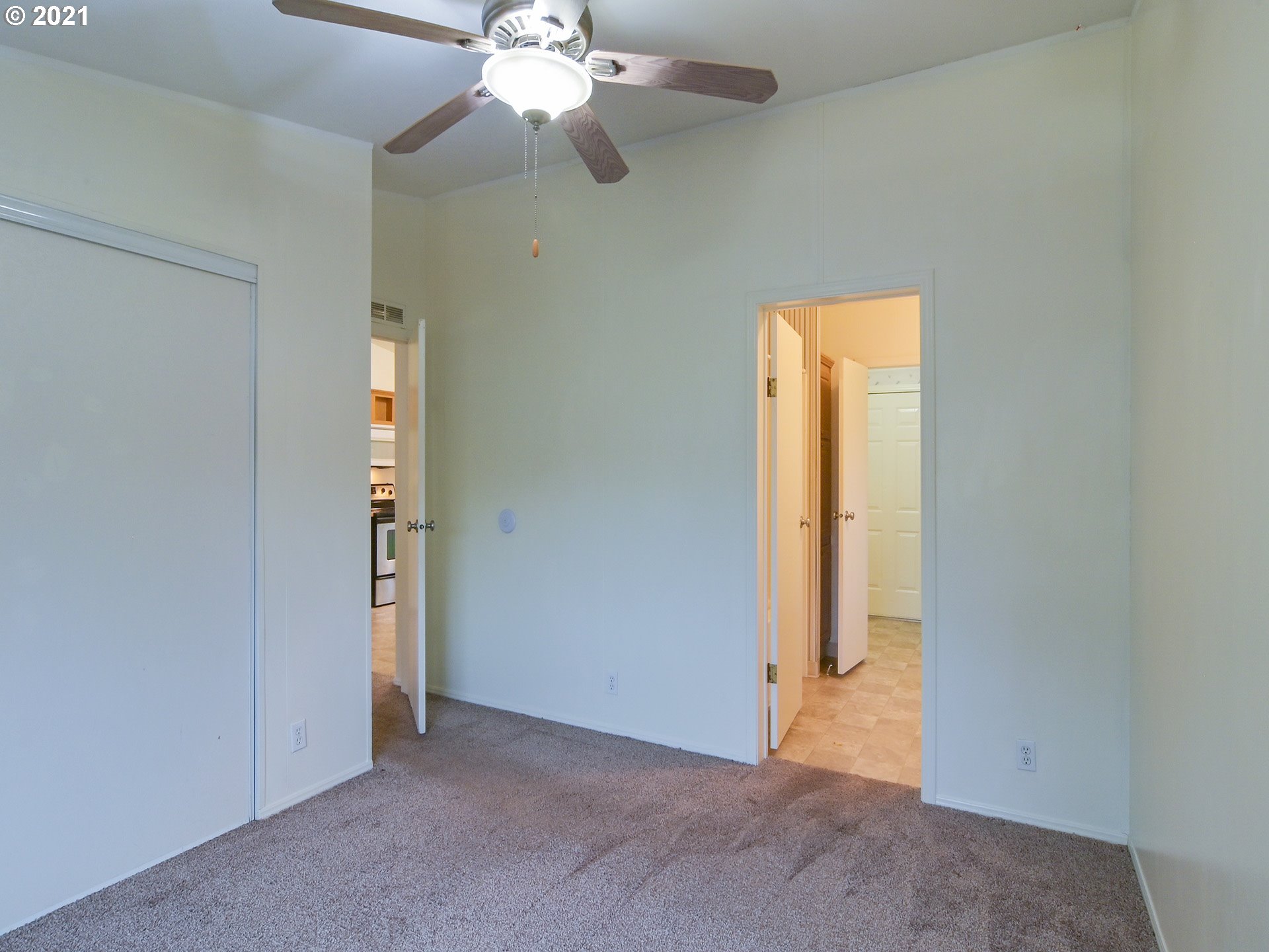 469 48th Street Springfield, OR 97478 - Photo 21 of 32 an empty room with closet and a chandelier fan